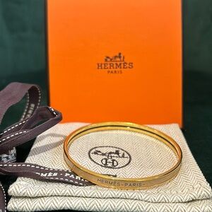 Hermes Uni Bangle in Sable with yellow gold. Size 65.
